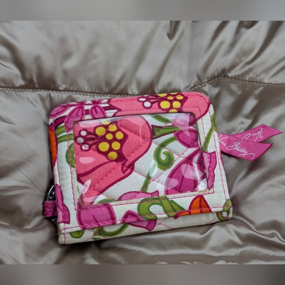 Vera Bradley Quilted Pink and Green Floral Coins Wallet 4 X 3  Small - Picture 3 of 8